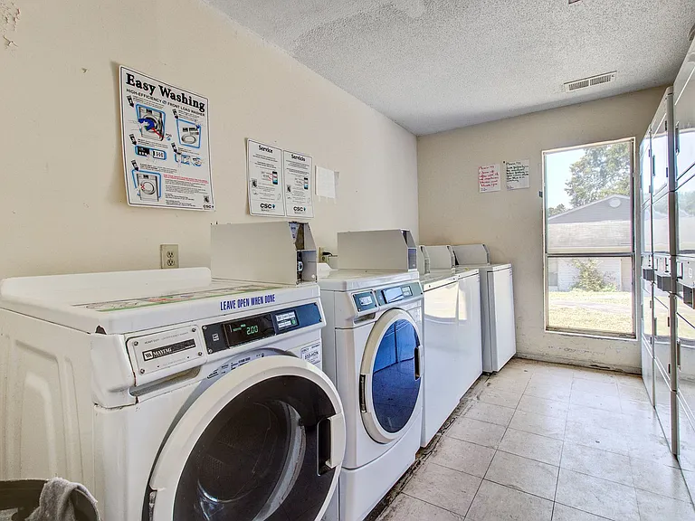Lamplighter Apartments — Photo 19