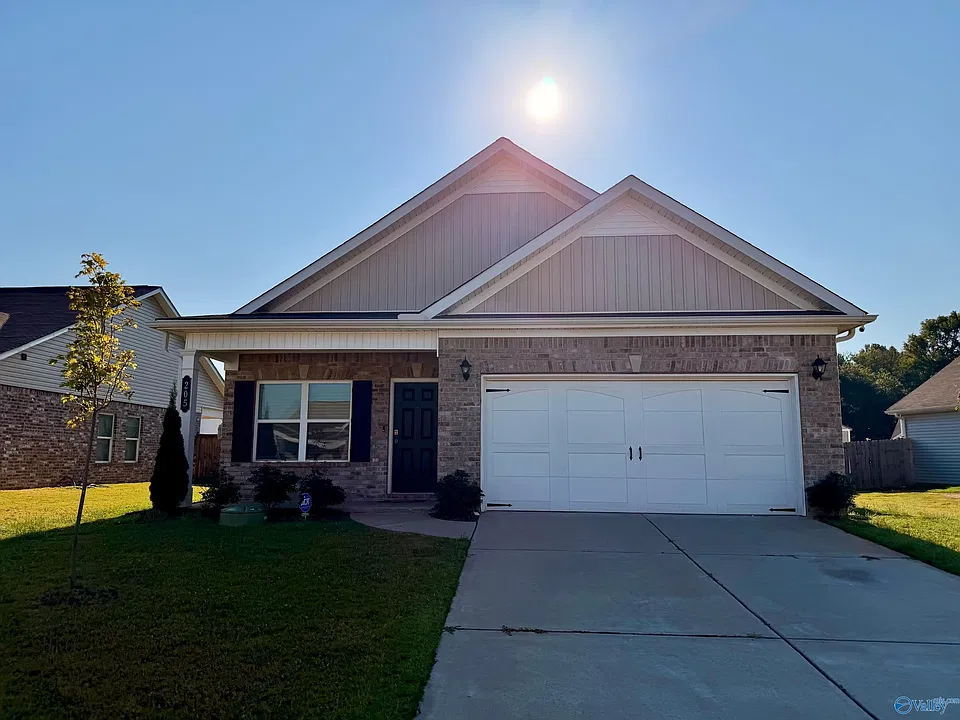 205 Fairbrook Dr