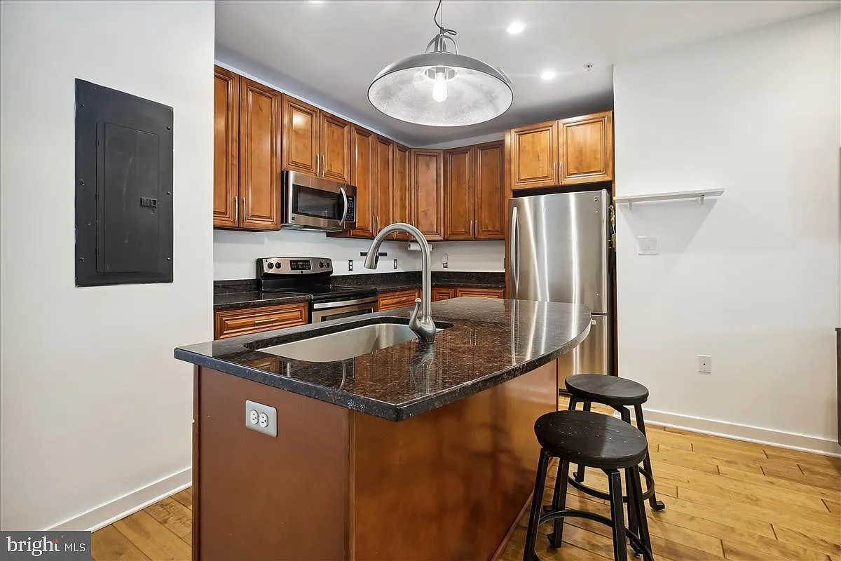 1921 2nd St NE — Photo 4