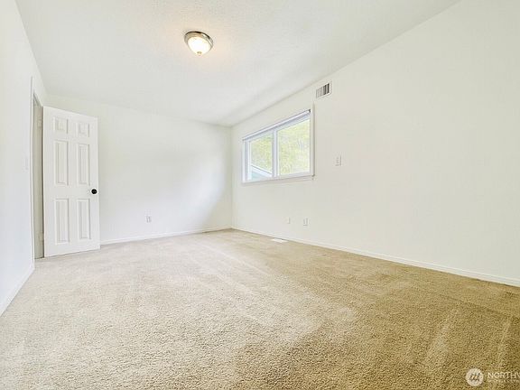 2nd image of 2105 S Kent Des Moines Rd #42