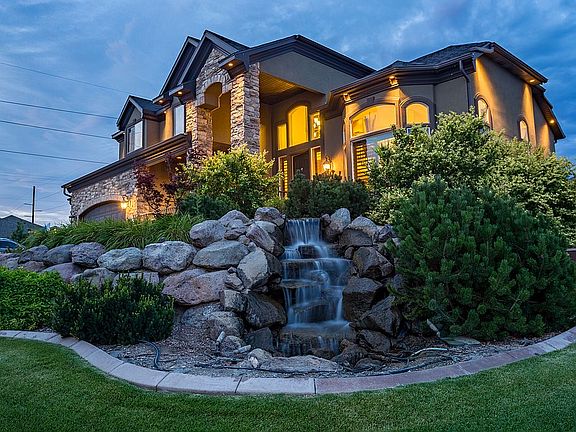 2nd image of 3178 N Crest Dr
