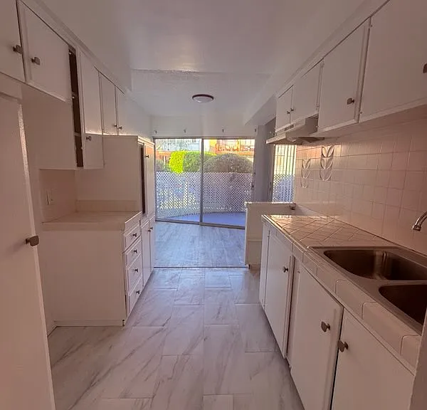 850 Victor Ave — Photo 6
