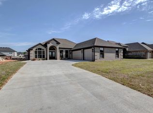 71 Lucia Ln, Maumelle, AR 72113