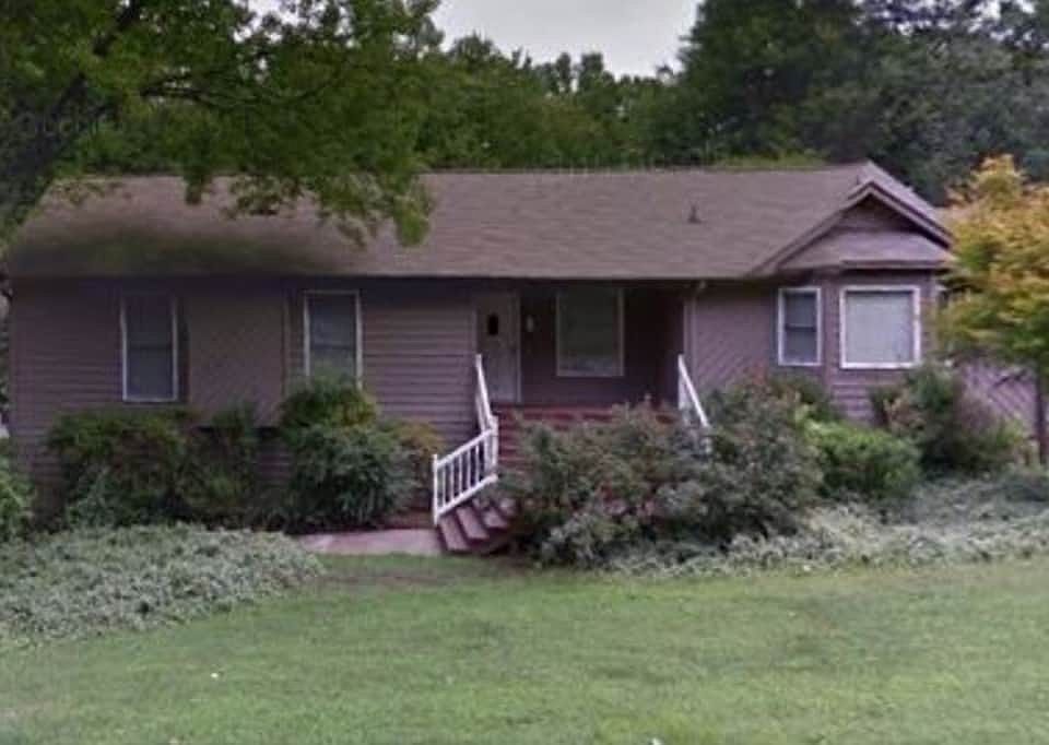 2nd image of 450 Maxanne Way NW