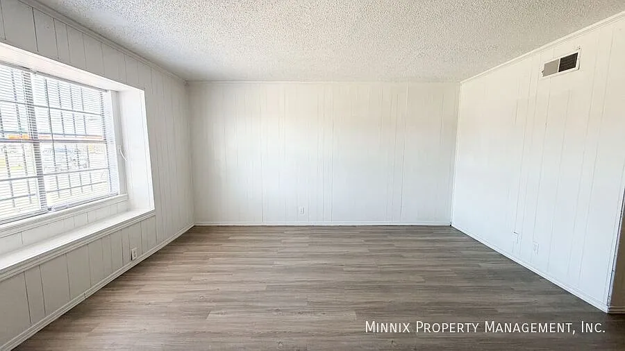 Bayless-Atkins 2-Bedroom Townhome for Rent | Central Lubbock | 2101 51st #A4 — Photo 4