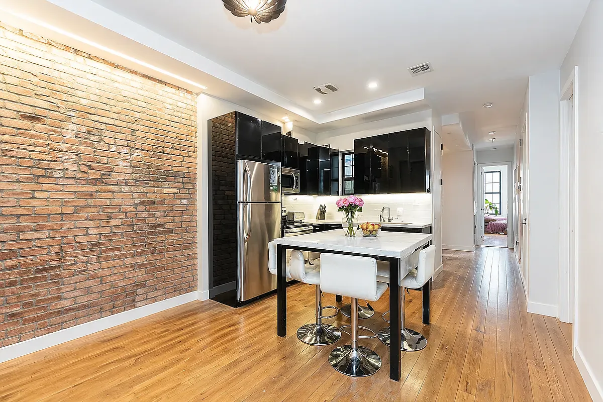 Building Photo - 88 Lewis Ave #3