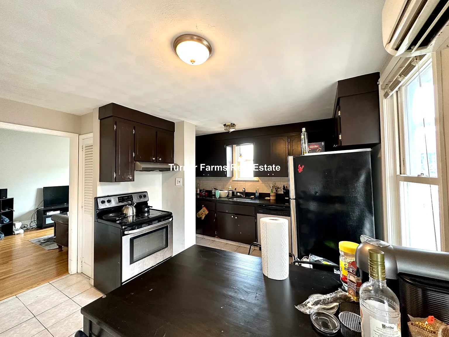 4 bed, 9999 sqft, $3,275 — Photo 2
