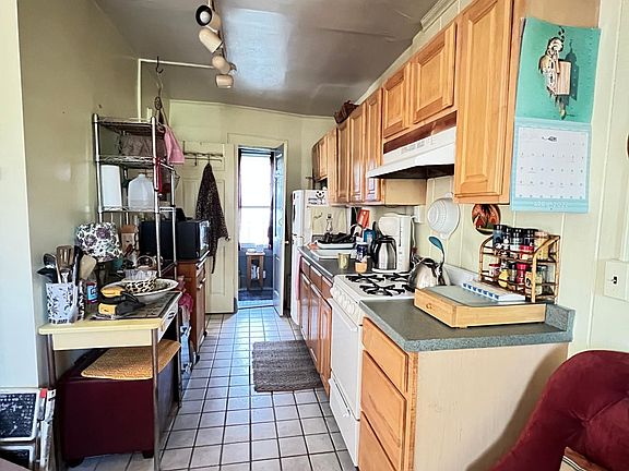 5th image of 26 Fairview Ave