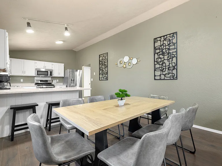 625 Robert Ave — Photo 17