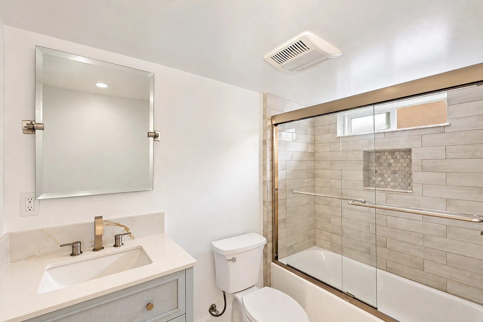 1 bed, 760 sqft, $2,200 — Photo 3