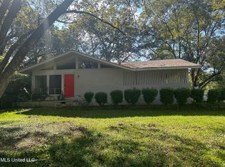 243 Queen Anne Ln, Jackson, MS