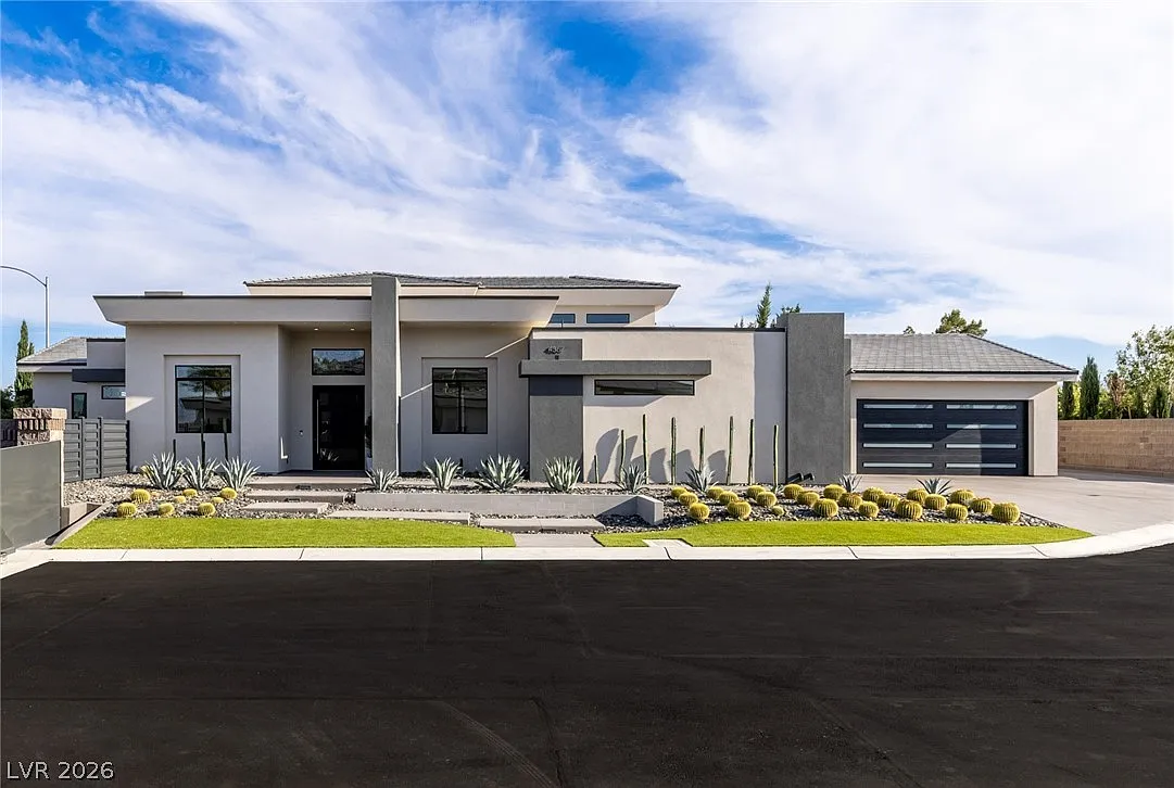 4 bed, 4.5 bath, 3983 sqft, $8,000 — Photo 1