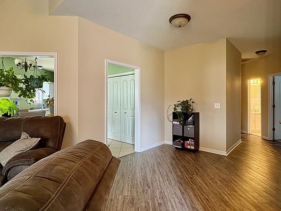 5th image of 105 Yarrow Blvd