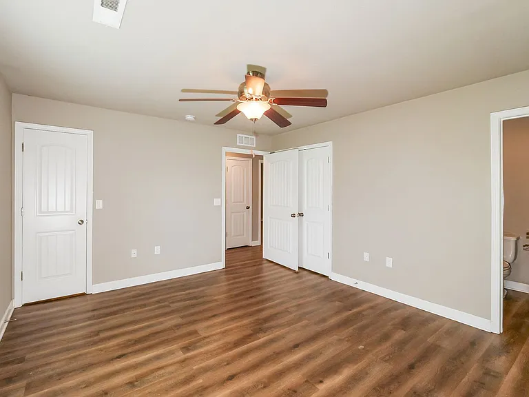 208 SW Rose St — Photo 9