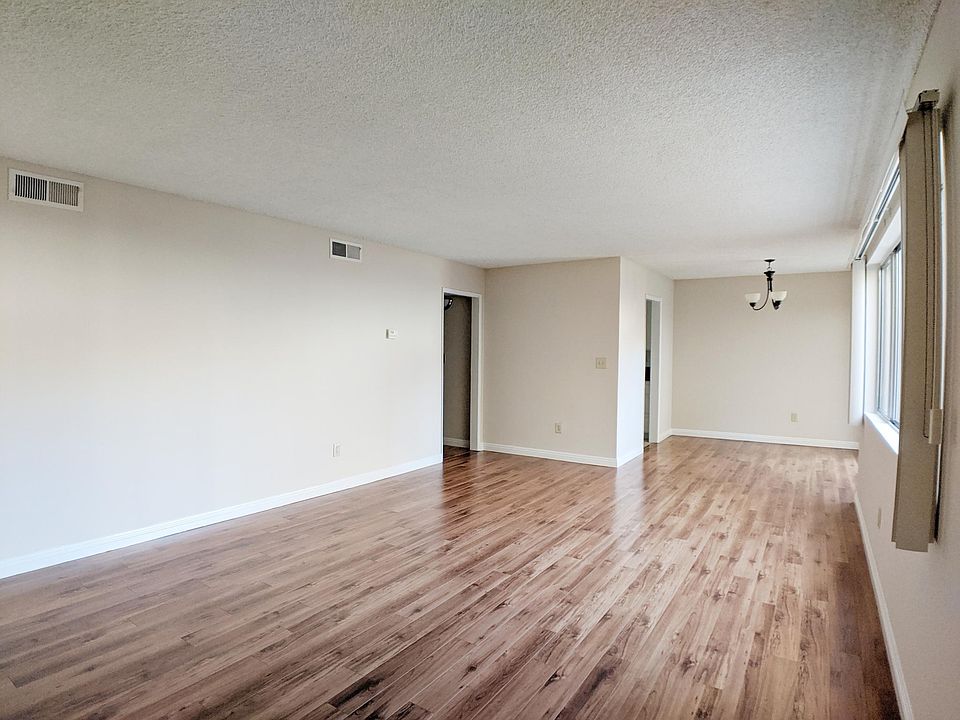 1st image of 350 S Oakland Ave Unit 111