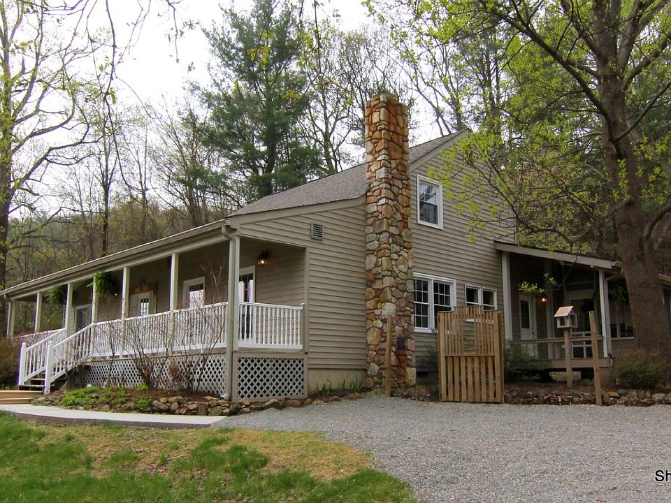 For Sale: 5902 Lost Mountain RD, Roanoke, Virginia 24018