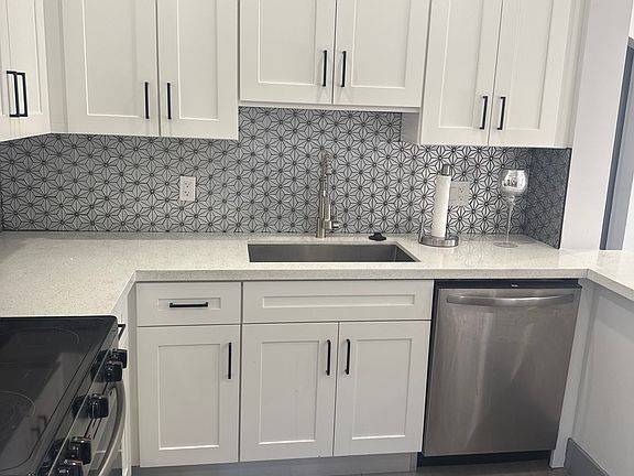 5th image of 1905 Scott St