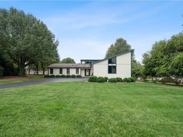 217 West St, King, NC 27021