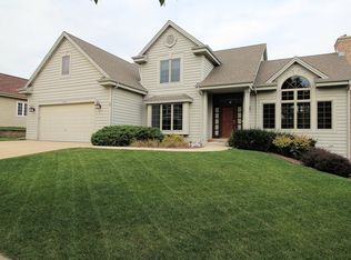 2624 Lavine Ln, Waukesha, WI 53189