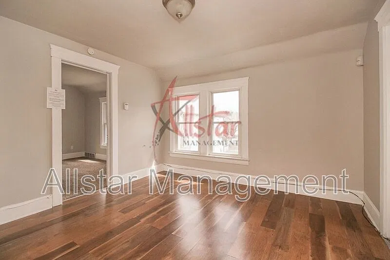 2 bed, 1.0 bath, 700 sqft, $1,125 — Photo 2