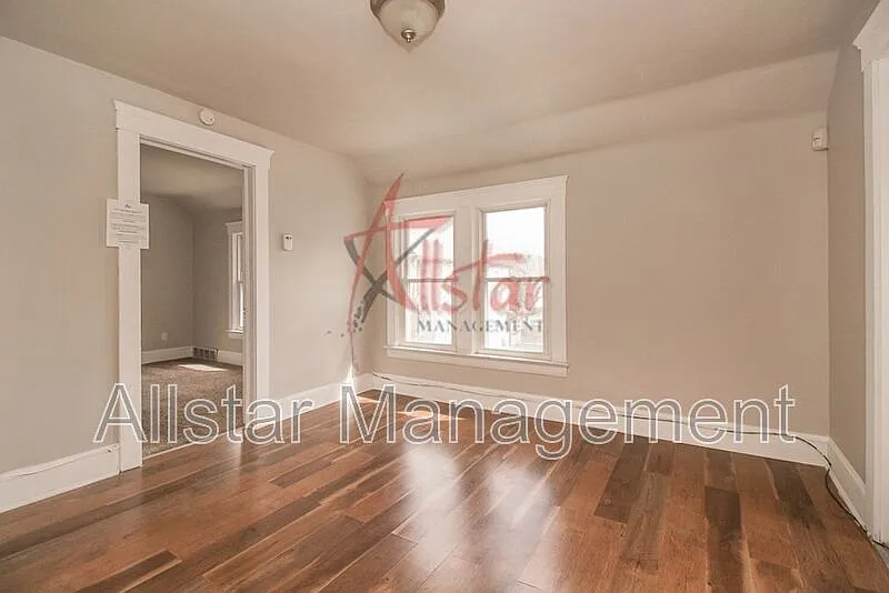 Building Photo - 1622 Ridgewood Ave #UP
