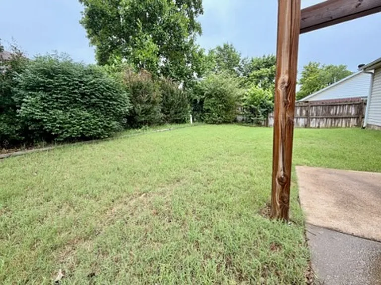 833 S Eastview Dr — Photo 5