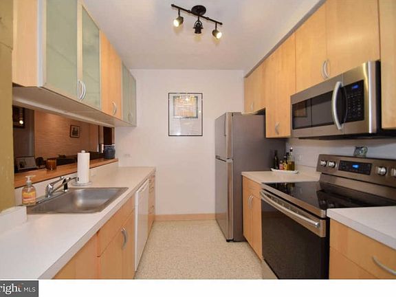 5th image of 214-18 New St #D