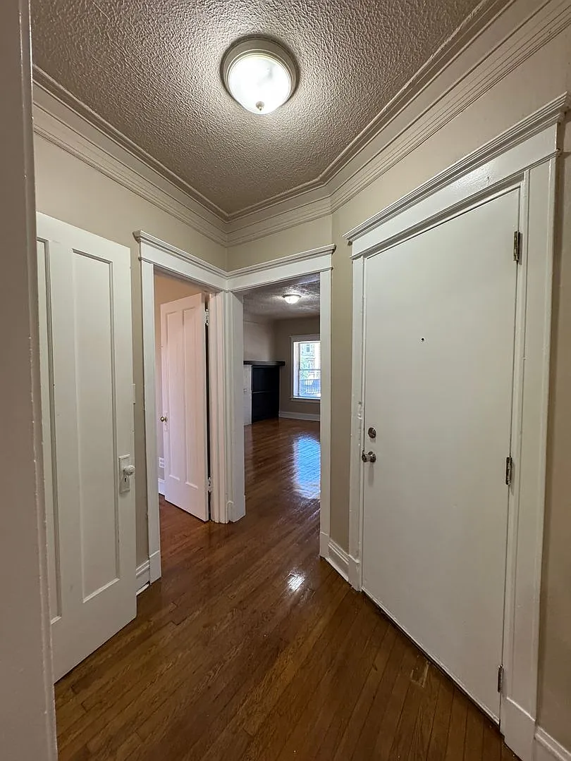 3 bed, $1,800 — Photo 4