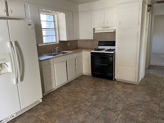 4th image of 5409 Daffodil St