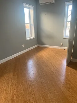 Rented by Alexander Bilu, LREB | media 10