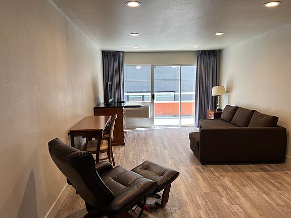 4th image of 4731 12th Ave NE #103