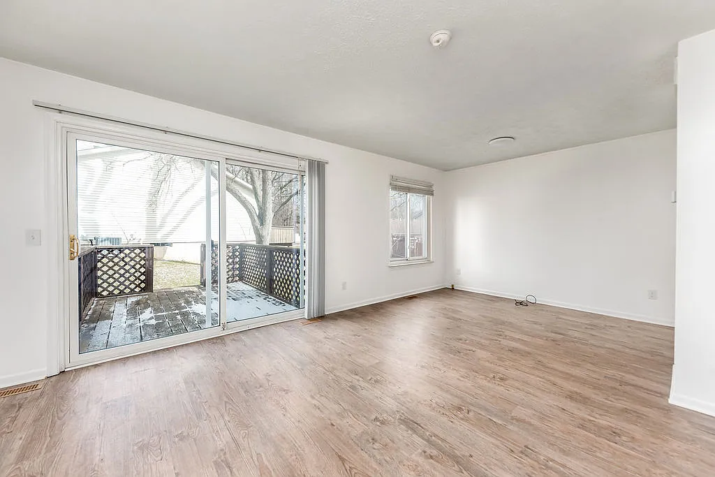 3 bed, 1193 sqft, $1,850 — Photo 2