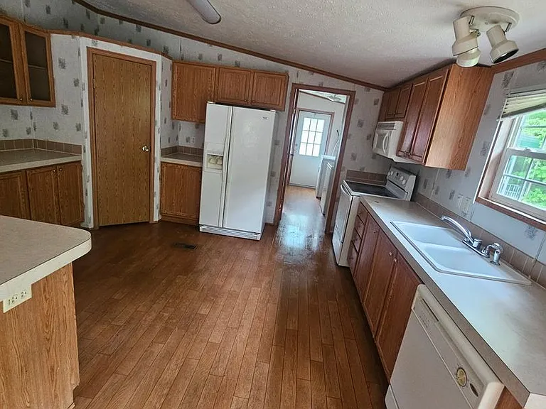 6708 US Highway 641 N — Photo 3