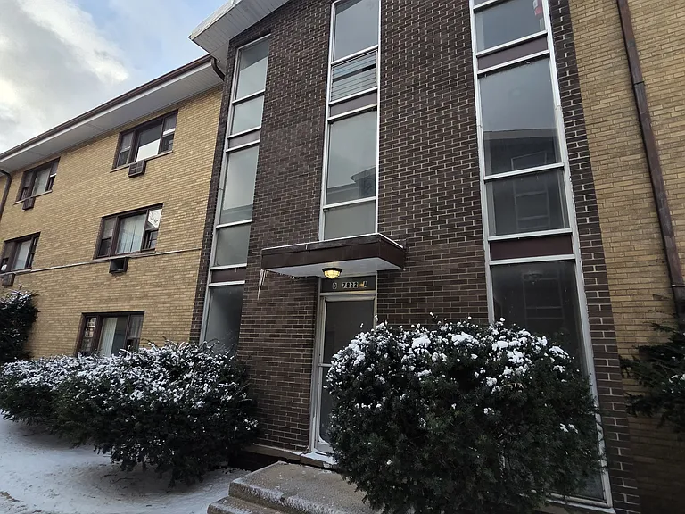 7822-7824 S South Shore Dr — Photo 15