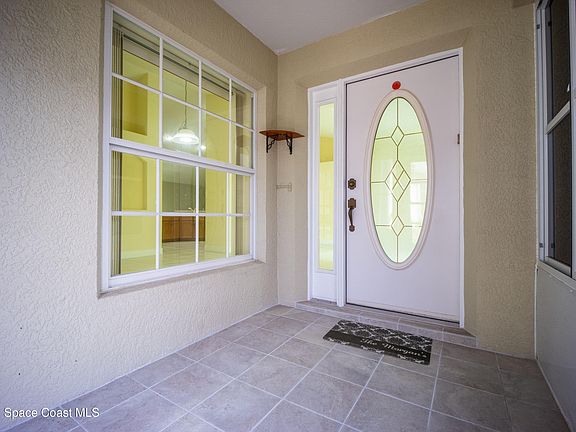 4th image of 647 Brockton Way