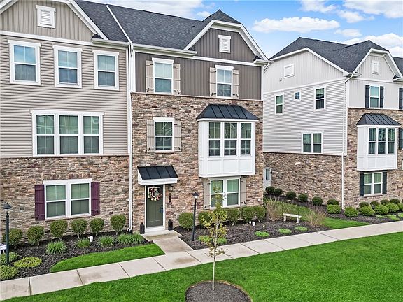 3rd image of 616 Amarth Ln
