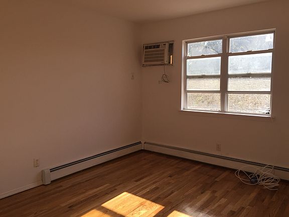 5th image of 13742 Laburnum Avenue # Fl 1