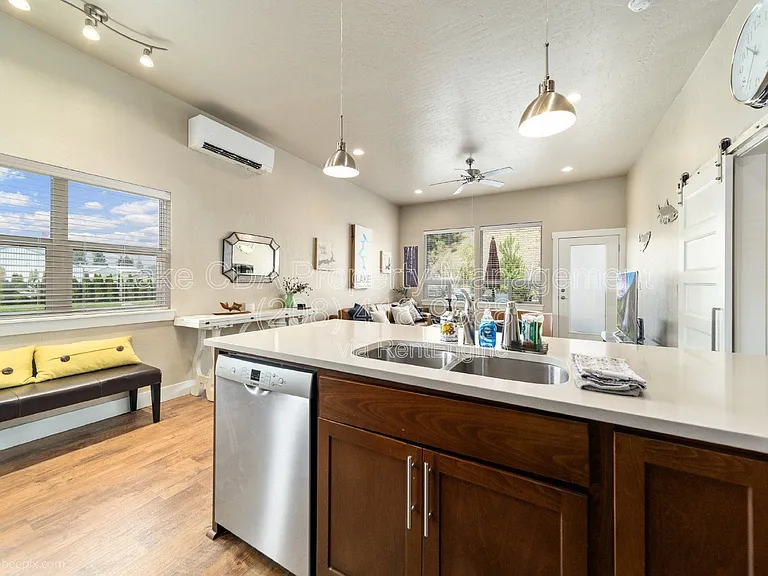 3343 N Rosalia Rd — Photo 28