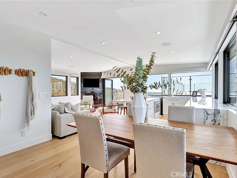 5402 Horizon Dr — Photo 2