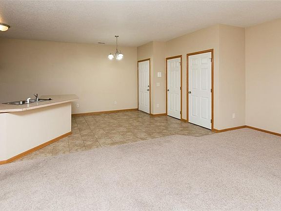 4th image of 504 Carrie Ln