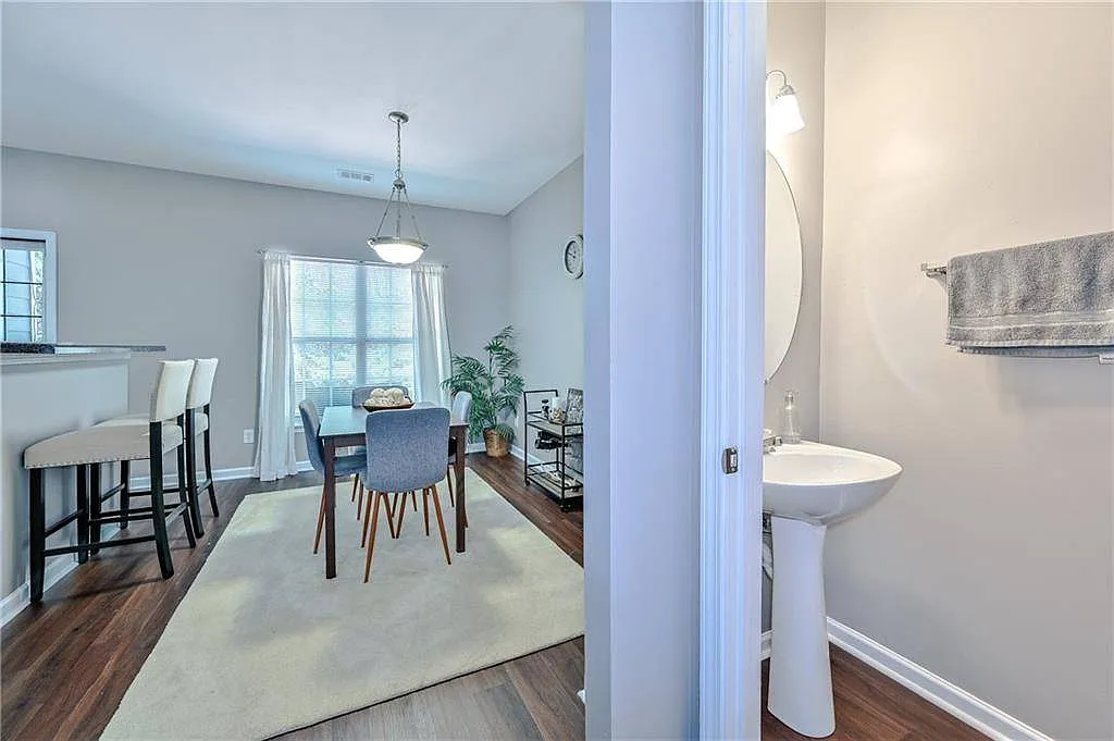 2525 Walden Lake Dr, 2525 — Photo 1