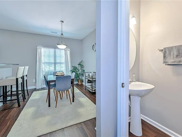 2525 Walden Lake Dr — Photo 1