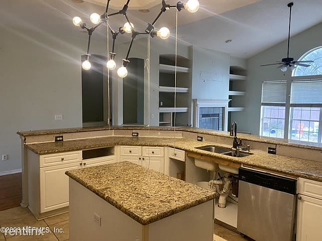 1st image of 2810R Sweetholly Dr