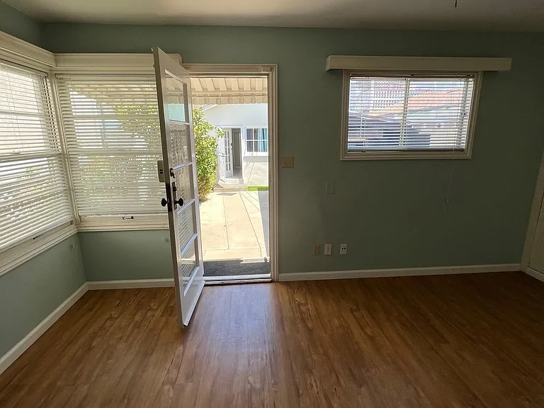 543 B Ave — Photo 10