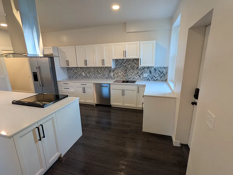 4725 McMillan Ave — Photo 8