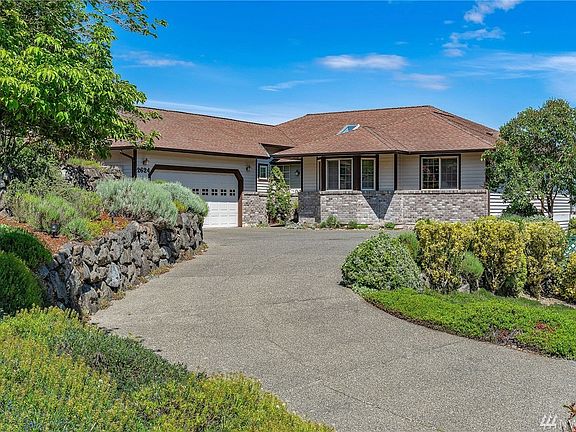 2nd image of 2624 NE Passage View Ln