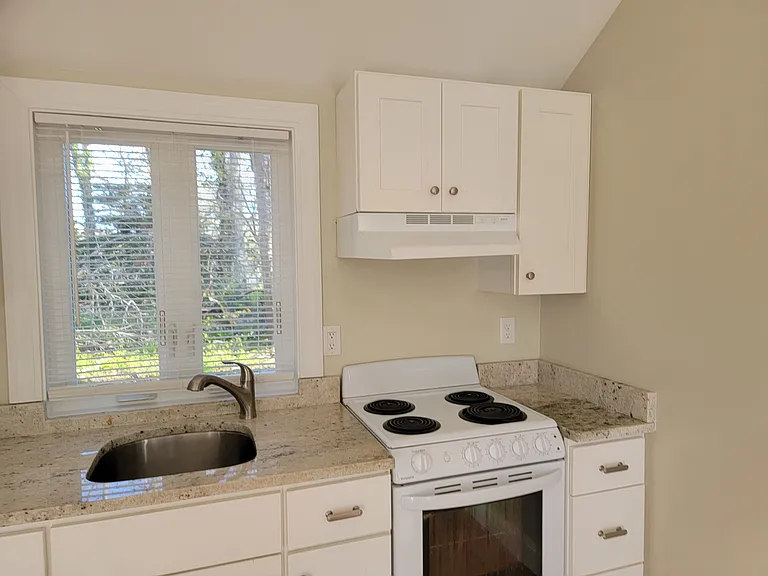182 Sea St #5 — Photo 6
