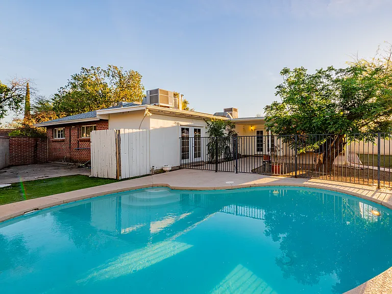 2827 E La Cienega Pl — Photo 33