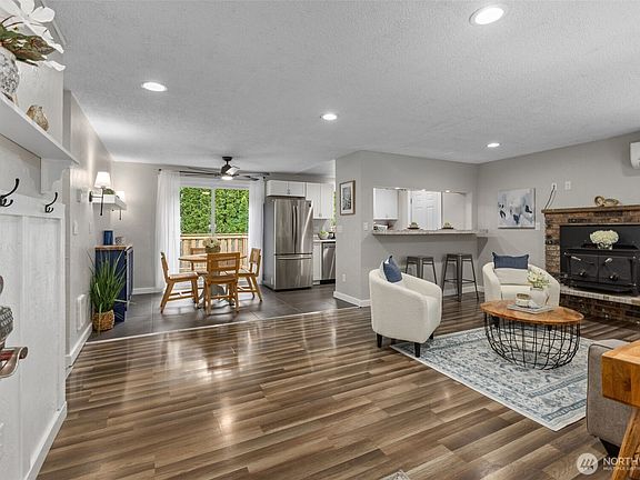5th image of 7012 181st Avenue E