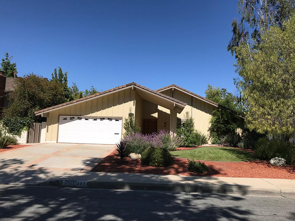 1st image of 2923 E Sierra Dr